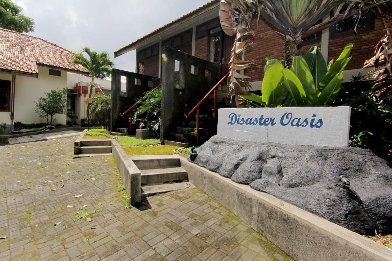 Отель Disaster Oasis Калиуранг Экстерьер фото